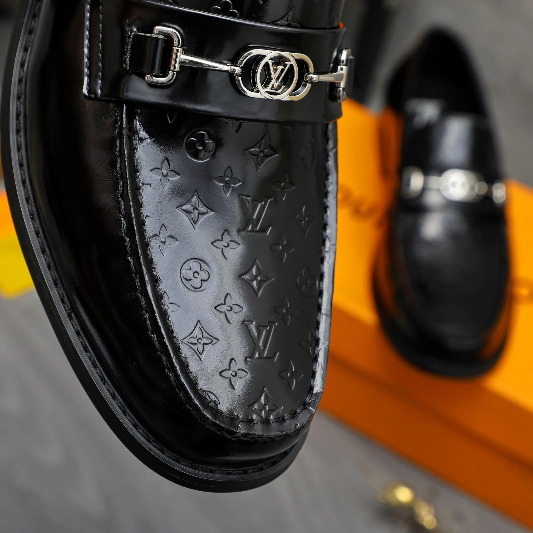 Men's shoes 💰p460 Product trademark: LV (Louis Vuitton) business slip-on leather shoes. Regular size: 38-45 (45 is custom-made and non-returnable) Product materials: Selected high-quality pearlescent embossed cowhide upper, cowhide lining, original rubber outsole